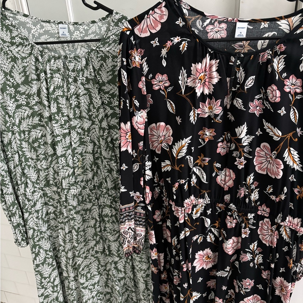 Bundle of 2 Old Navy Waist-Defined, Keyhole, Long Sleeve Dresses - Picture 3 of 4